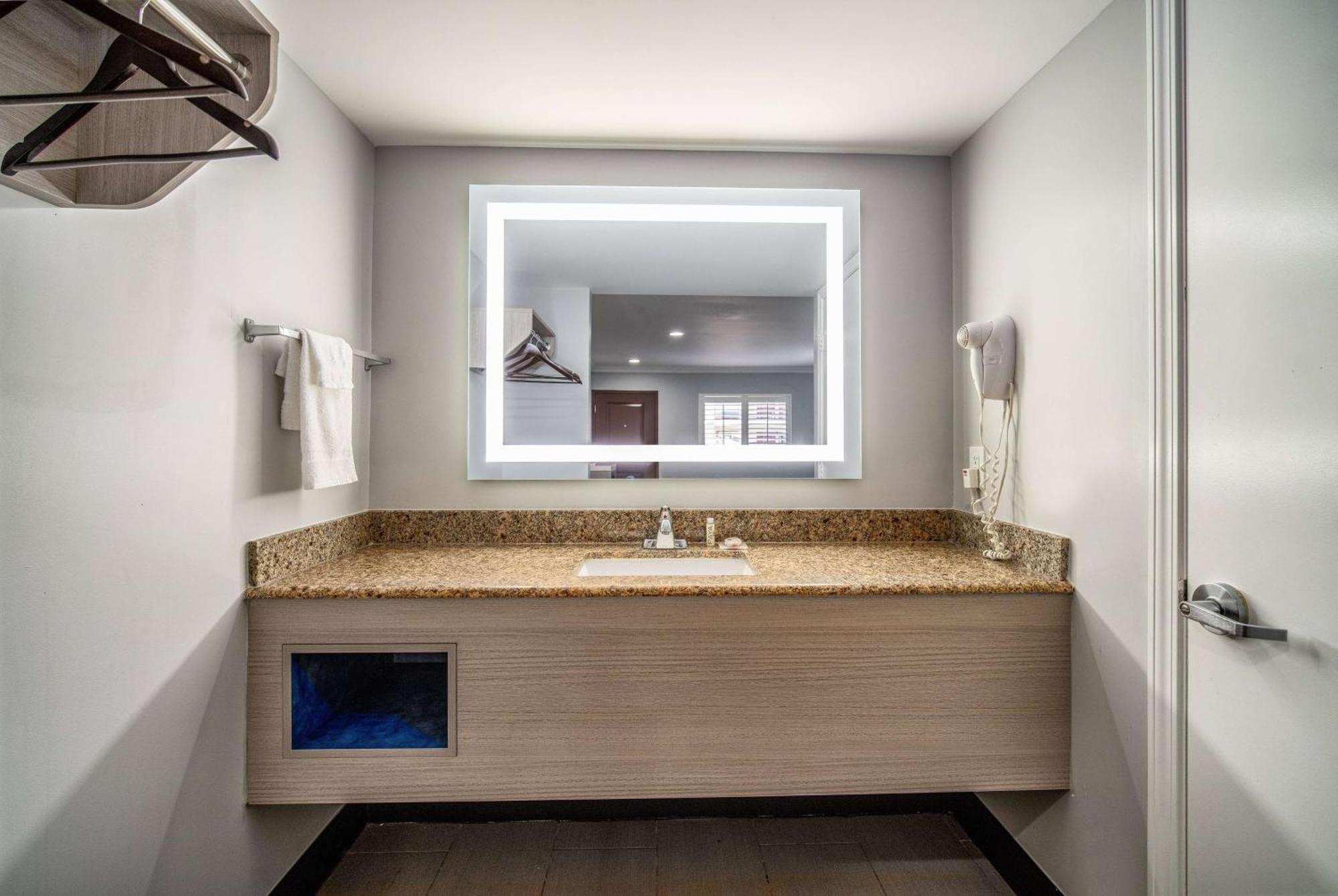 Travelodge Inn & Suites By Wyndham Bell Los Angeles Area Esterno foto