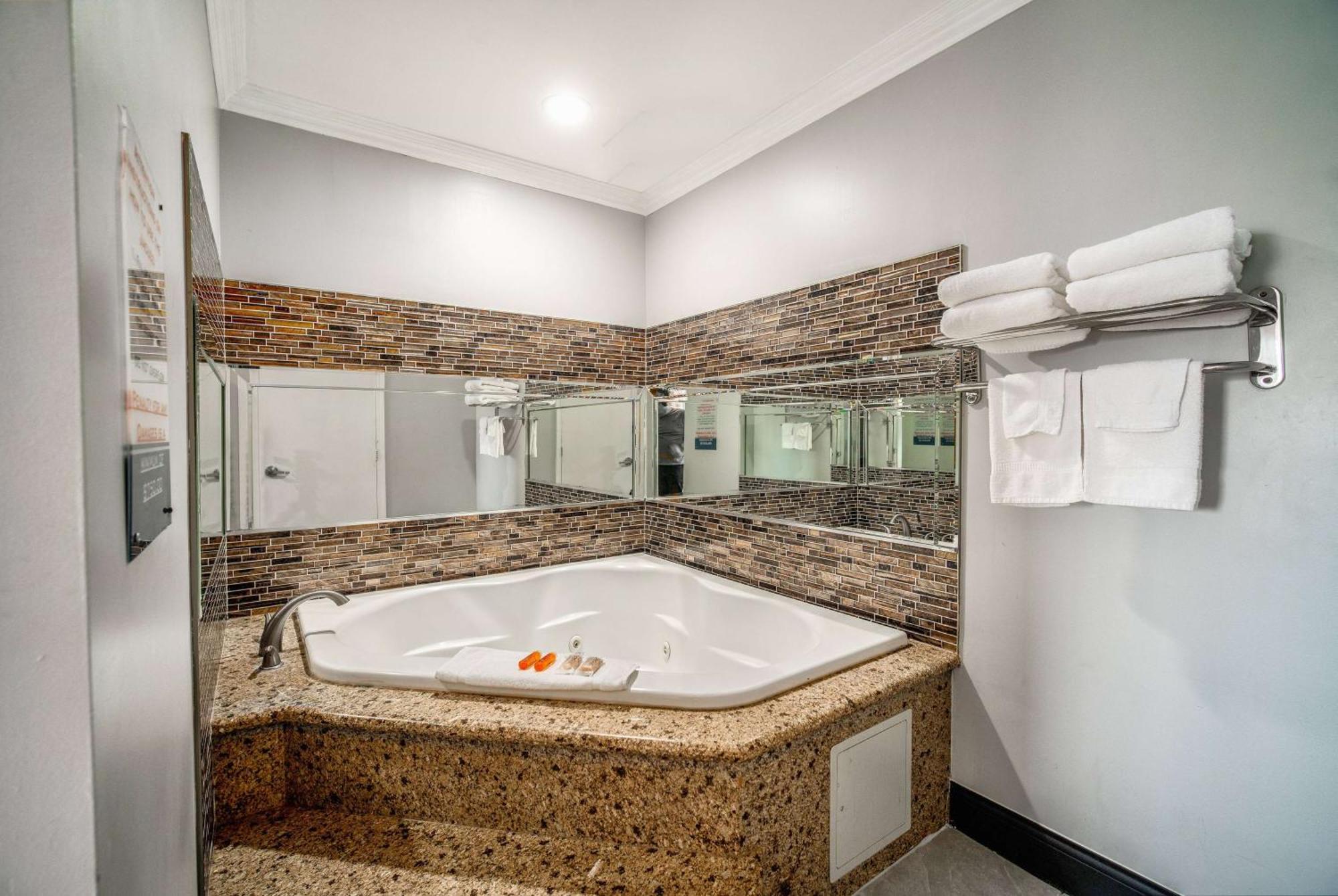 Travelodge Inn & Suites By Wyndham Bell Los Angeles Area Esterno foto